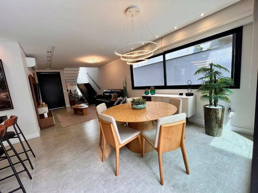 Casa de Condomínio com 4 quartos à venda, 250m2 em Sao Jose Dos Campos - SP - imagem 4 Foto 4 de Casa de Condomínio com 4 quartos à venda, 250m2 em Sao Jose Dos Campos - SP