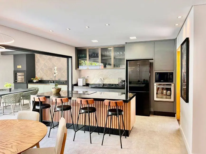 Casa de Condomínio com 4 quartos à venda, 250m2 em Sao Jose Dos Campos - SP - imagem 5 Foto 5 de Casa de Condomínio com 4 quartos à venda, 250m2 em Sao Jose Dos Campos - SP