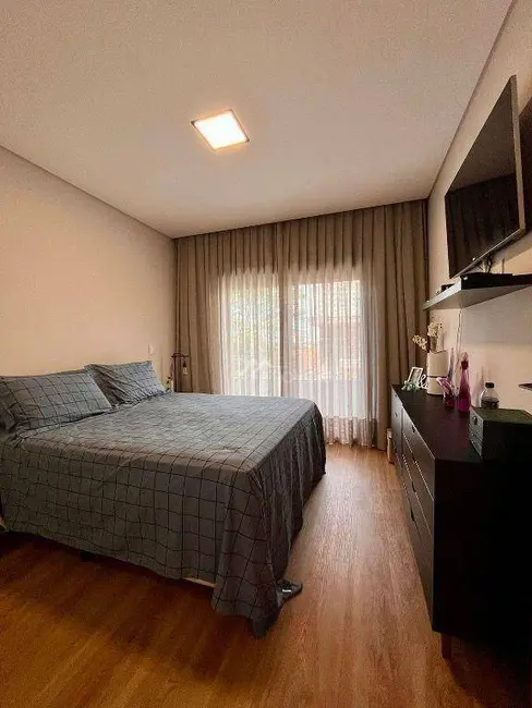 Casa de Condomínio com 4 quartos à venda, 250m2 em Sao Jose Dos Campos - SP - imagem 8 Foto 8 de Casa de Condomínio com 4 quartos à venda, 250m2 em Sao Jose Dos Campos - SP