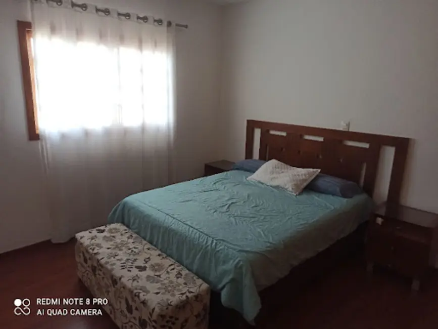 Casa com 3 quartos à venda, 300m2 em Sao Jose Dos Campos - SP - imagem 3 Foto 3 de Casa com 3 quartos à venda, 300m2 em Sao Jose Dos Campos - SP