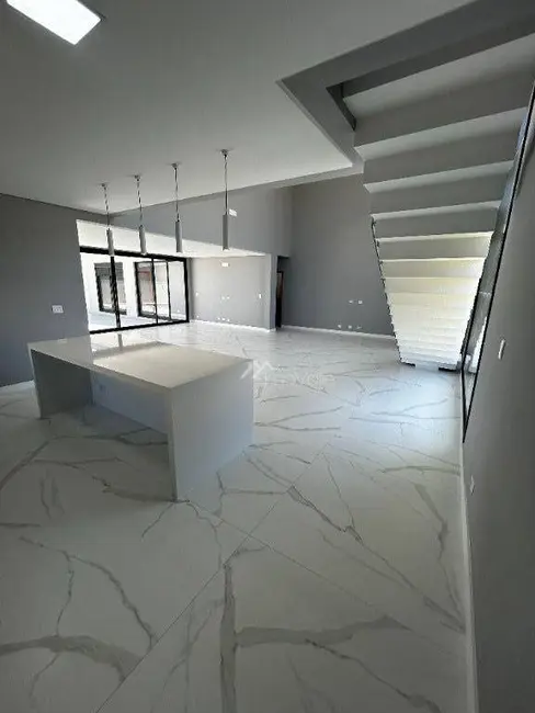 Casa de Condomínio com 3 quartos à venda, 600m2 em Sao Jose Dos Campos - SP - imagem 3 Foto 3 de Casa de Condomínio com 3 quartos à venda, 600m2 em Sao Jose Dos Campos - SP