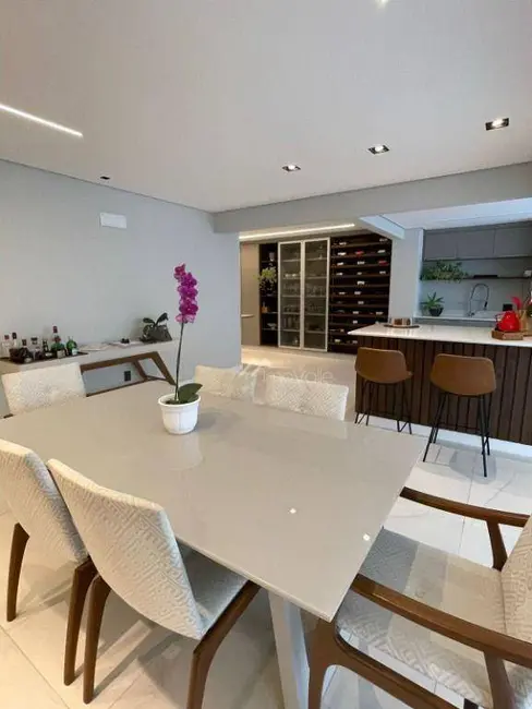 Apartamento com 3 quartos à venda, 194m2 em Sao Jose Dos Campos - SP - imagem 3 Foto 3 de Apartamento com 3 quartos à venda, 194m2 em Sao Jose Dos Campos - SP