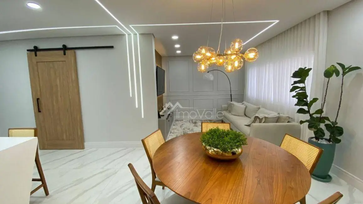 Foto 2 de Casa com 3 quartos à venda, 243m2 em Sao Jose Dos Campos - SP