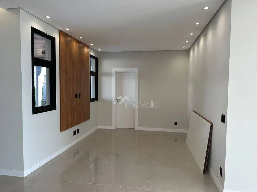 Casa de Condomínio com 5 quartos à venda, 483m2 em Sao Jose Dos Campos - SP - imagem 3 Foto 3 de Casa de Condomínio com 5 quartos à venda, 483m2 em Sao Jose Dos Campos - SP