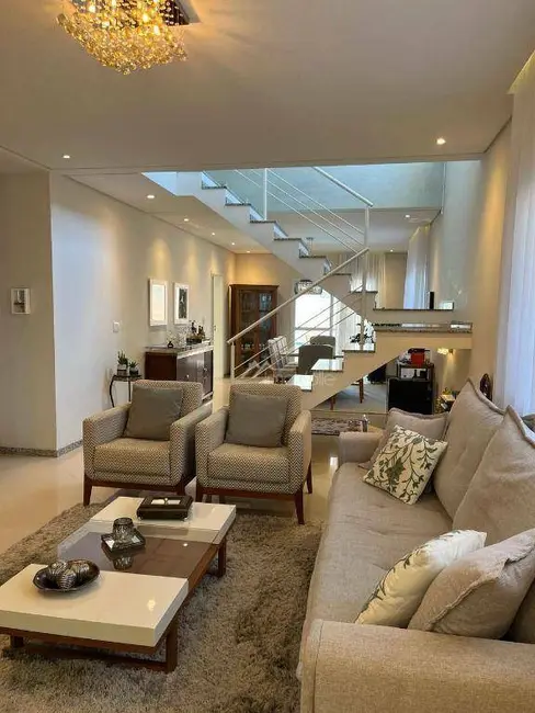 Foto 2 de Casa de Condomínio com 4 quartos à venda, 250m2 em Sao Jose Dos Campos - SP