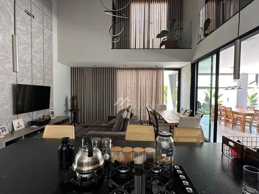 Casa de Condomínio com 3 quartos à venda e para alugar, 450m2 em Sao Jose Dos Campos - SP - imagem 3 Foto 3 de Casa de Condomínio com 3 quartos à venda e para alugar, 450m2 em Sao Jose Dos Campos - SP