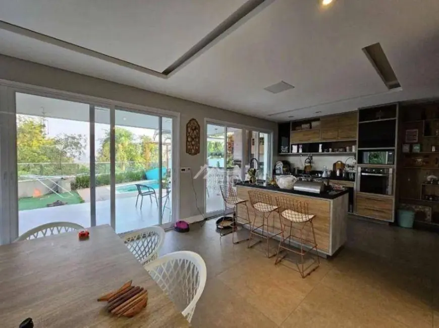 Casa de Condomínio com 4 quartos para alugar, 322m2 em Sao Jose Dos Campos - SP - imagem 7 Foto 7 de Casa de Condomínio com 4 quartos para alugar, 322m2 em Sao Jose Dos Campos - SP