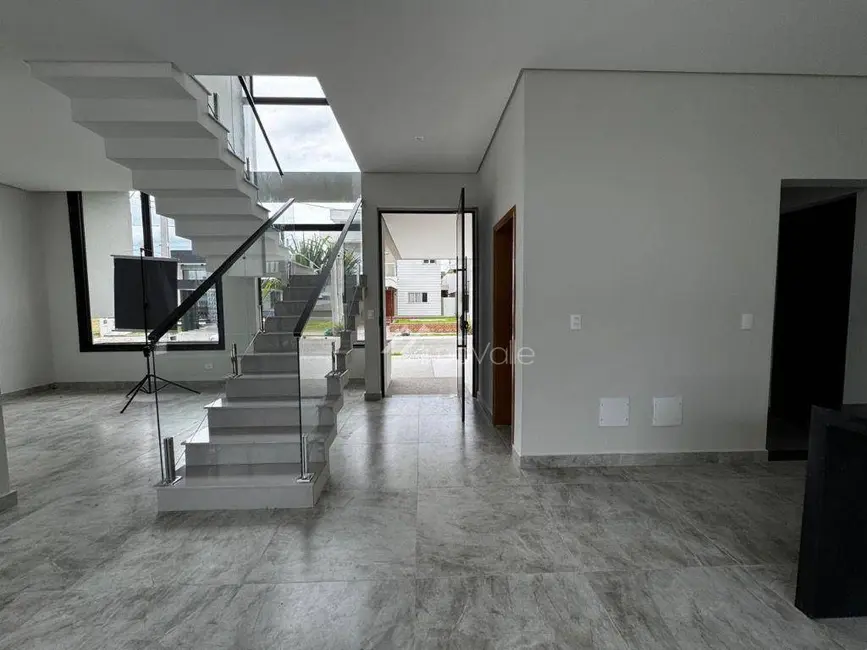 Casa de Condomínio com 4 quartos à venda, 280m2 em Sao Jose Dos Campos - SP - imagem 9 Foto 9 de Casa de Condomínio com 4 quartos à venda, 280m2 em Sao Jose Dos Campos - SP