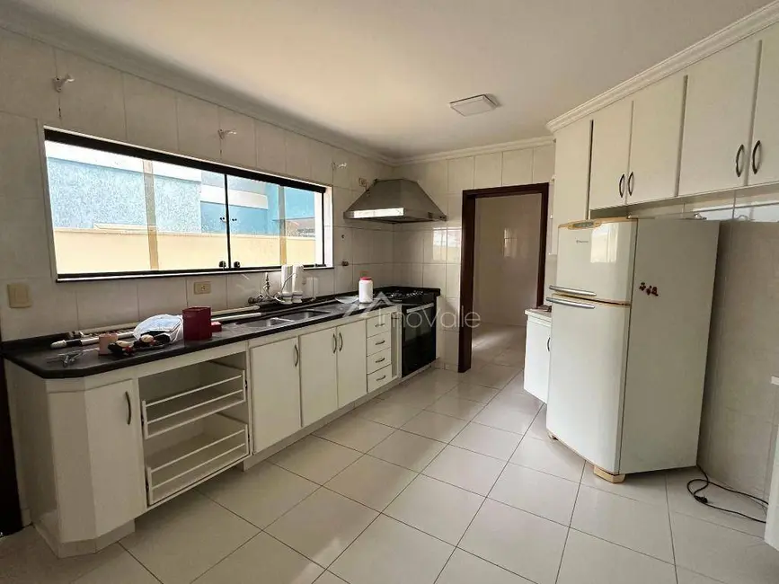 Casa de Condomínio com 4 quartos para alugar, 360m2 em Sao Jose Dos Campos - SP - imagem 6 Foto 6 de Casa de Condomínio com 4 quartos para alugar, 360m2 em Sao Jose Dos Campos - SP