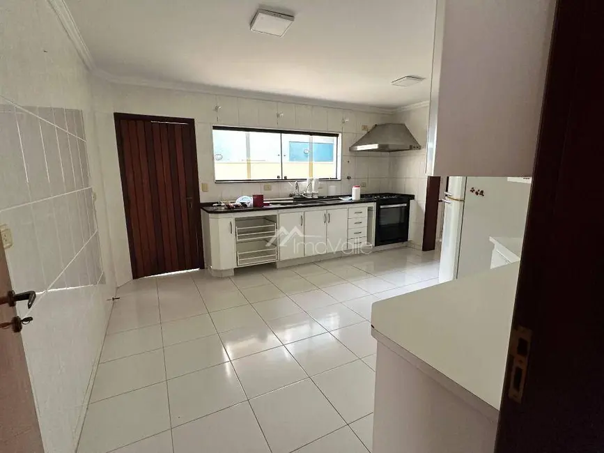Casa de Condomínio com 4 quartos para alugar, 360m2 em Sao Jose Dos Campos - SP - imagem 5 Foto 5 de Casa de Condomínio com 4 quartos para alugar, 360m2 em Sao Jose Dos Campos - SP