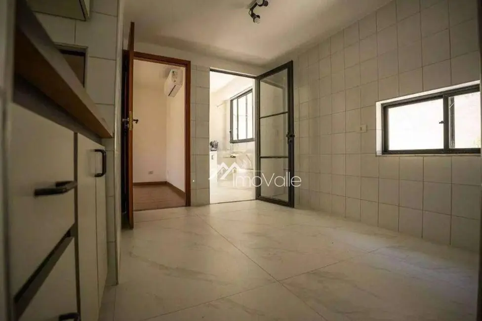 Casa de Condomínio com 4 quartos à venda, 360m2 em Sao Jose Dos Campos - SP - imagem 5 Foto 5 de Casa de Condomínio com 4 quartos à venda, 360m2 em Sao Jose Dos Campos - SP