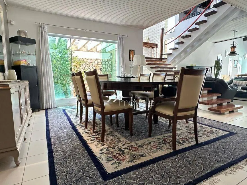 Casa com 3 quartos à venda e para alugar, 460m2 em Sao Jose Dos Campos - SP - imagem 5 Foto 5 de Casa com 3 quartos à venda e para alugar, 460m2 em Sao Jose Dos Campos - SP
