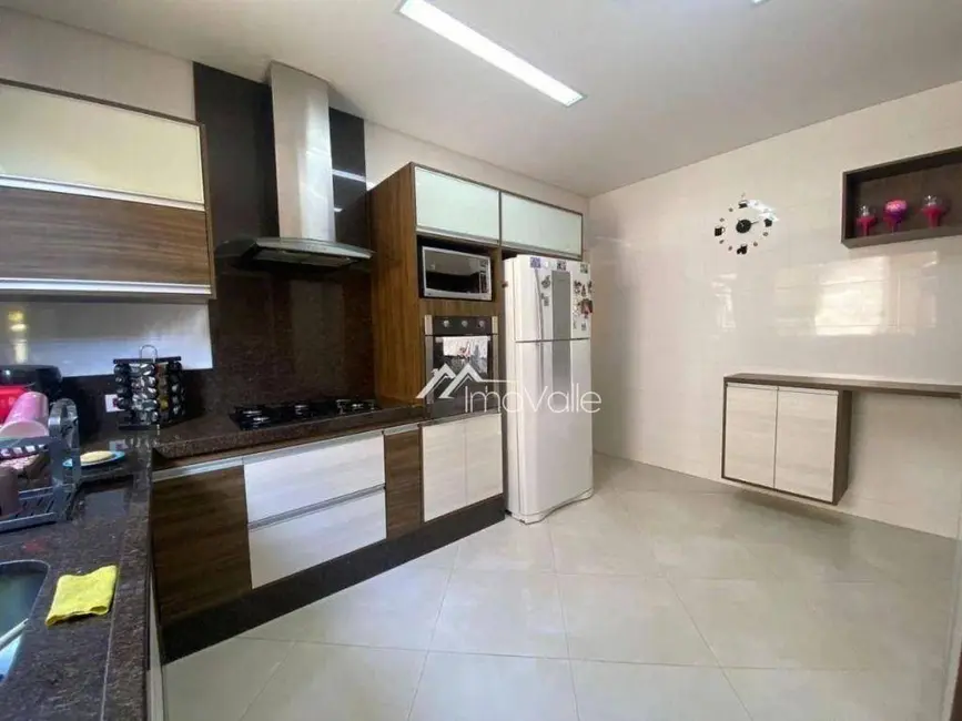 Casa com 4 quartos à venda, 370m2 em Sao Jose Dos Campos - SP - imagem 6 Foto 6 de Casa com 4 quartos à venda, 370m2 em Sao Jose Dos Campos - SP