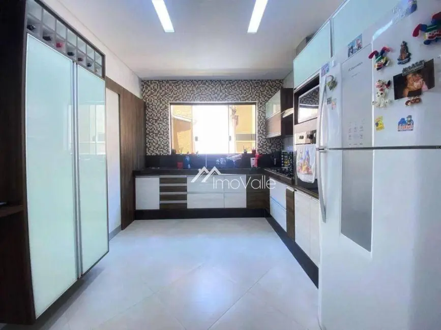 Casa com 4 quartos à venda, 370m2 em Sao Jose Dos Campos - SP - imagem 5 Foto 5 de Casa com 4 quartos à venda, 370m2 em Sao Jose Dos Campos - SP