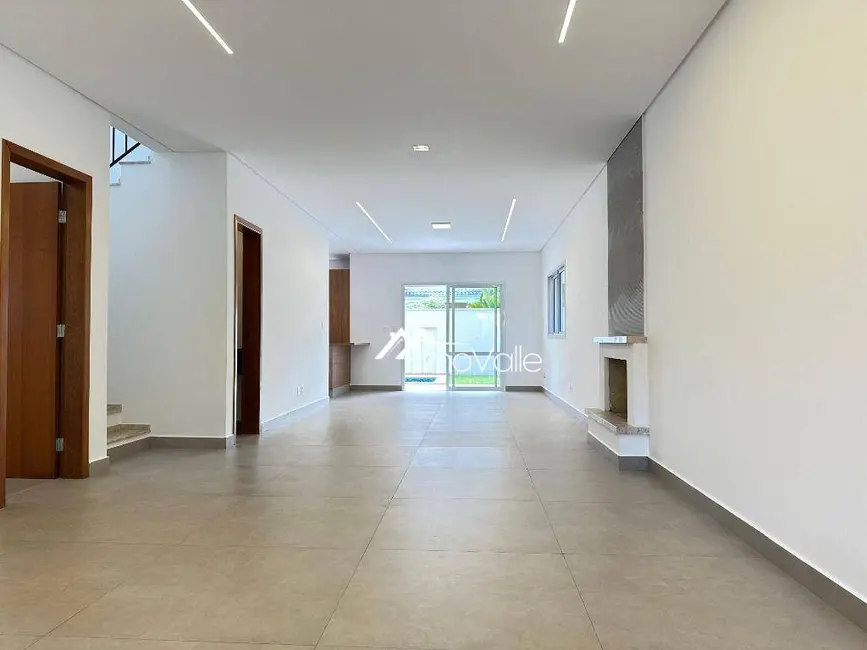 Casa de Condomínio com 4 quartos para alugar, 250m2 em Sao Jose Dos Campos - SP - imagem 3 Foto 3 de Casa de Condomínio com 4 quartos para alugar, 250m2 em Sao Jose Dos Campos - SP