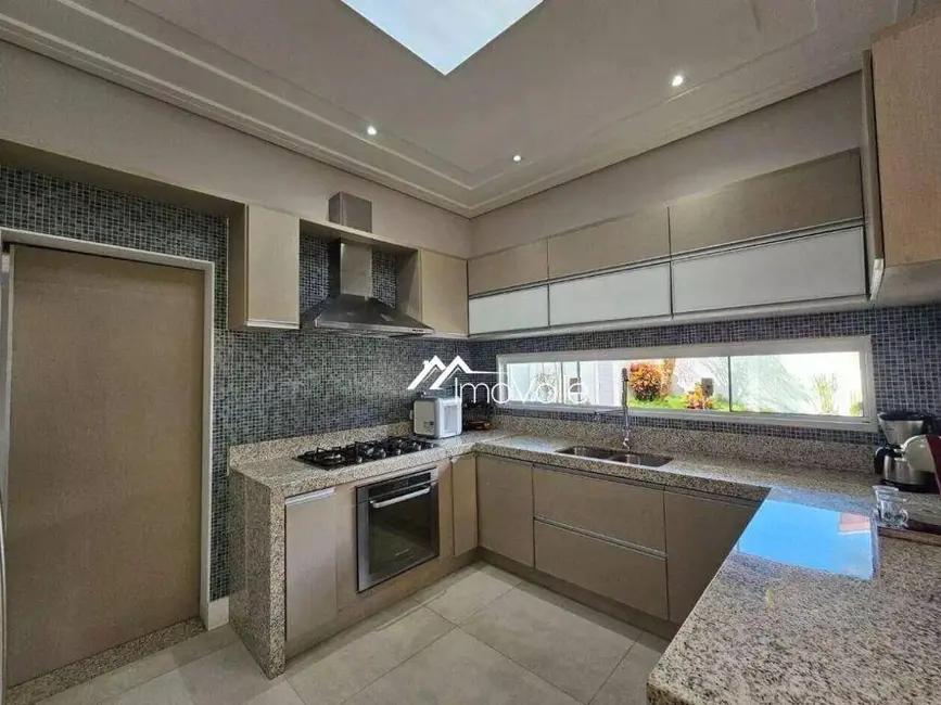 Sobrado com 4 quartos à venda, 270m2 em Sao Jose Dos Campos - SP - imagem 8 Foto 8 de Sobrado com 4 quartos à venda, 270m2 em Sao Jose Dos Campos - SP