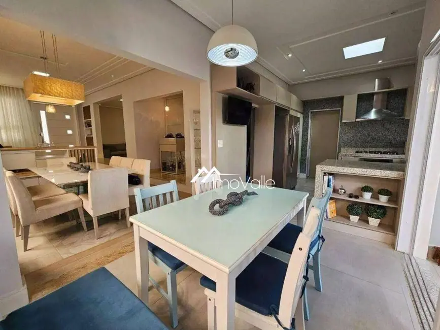 Sobrado com 4 quartos à venda, 270m2 em Sao Jose Dos Campos - SP - imagem 5 Foto 5 de Sobrado com 4 quartos à venda, 270m2 em Sao Jose Dos Campos - SP