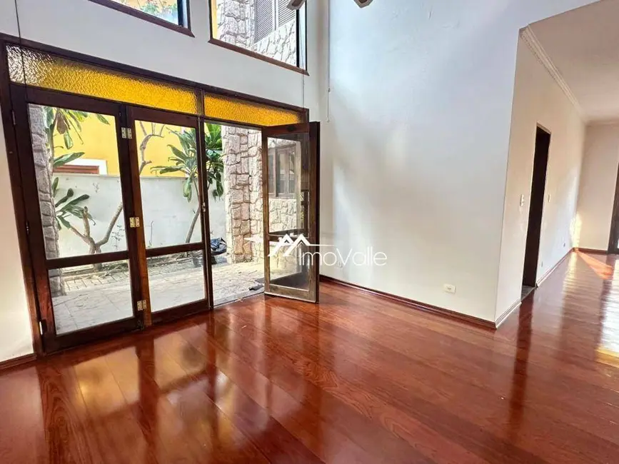 Casa de Condomínio com 3 quartos para alugar, 400m2 em Sao Jose Dos Campos - SP - imagem 6 Foto 6 de Casa de Condomínio com 3 quartos para alugar, 400m2 em Sao Jose Dos Campos - SP