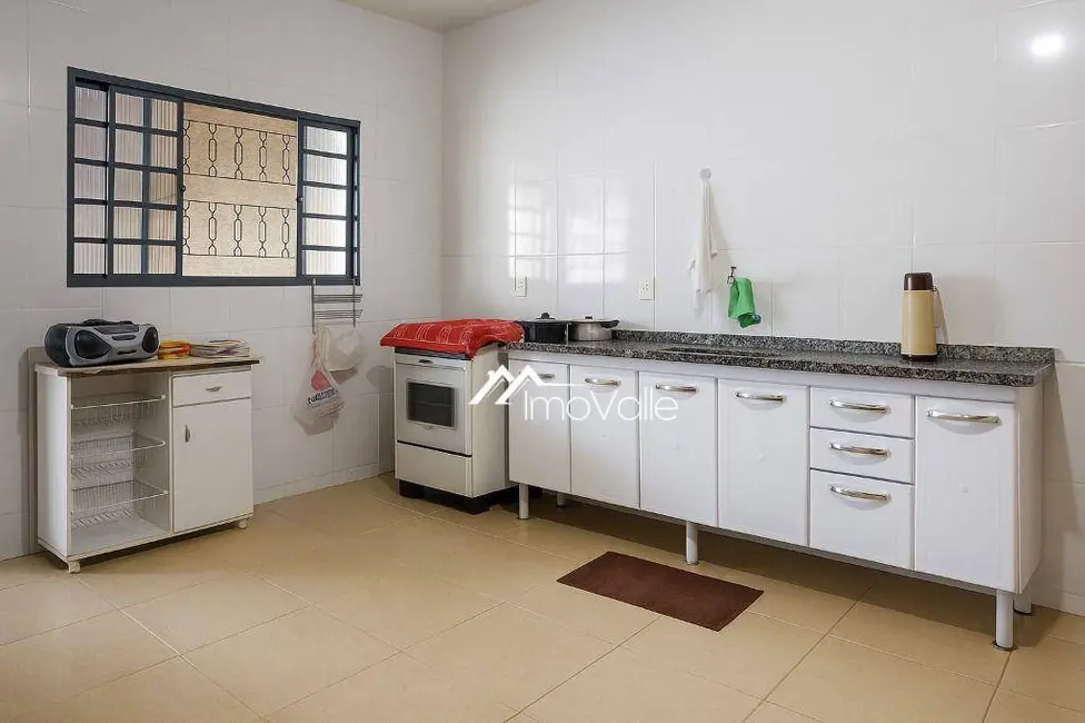 Chácara com 3 quartos à venda, 4000m2 em Paraibuna - SP - imagem 3 Foto 3 de Chácara com 3 quartos à venda, 4000m2 em Paraibuna - SP