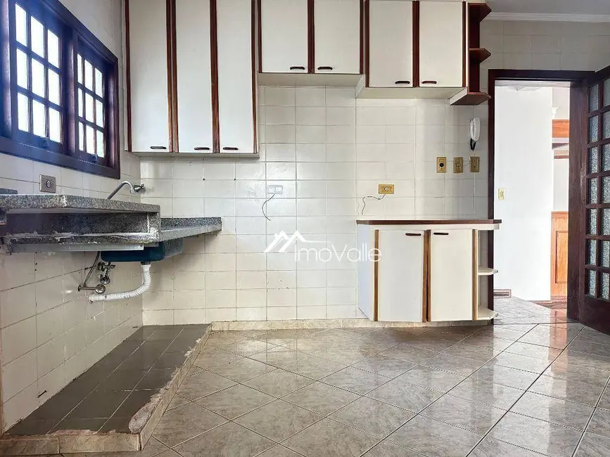Casa de Condomínio com 4 quartos para alugar, 360m2 em Sao Jose Dos Campos - SP - imagem 6 Foto 6 de Casa de Condomínio com 4 quartos para alugar, 360m2 em Sao Jose Dos Campos - SP