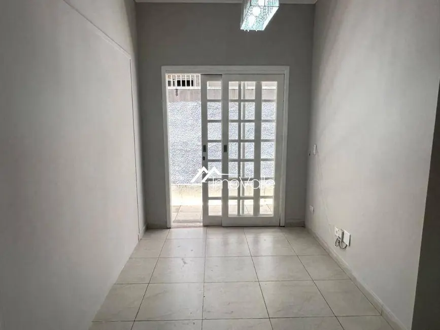Casa com 5 quartos para alugar, 218m2 em Sao Jose Dos Campos - SP - imagem 8 Foto 8 de Casa com 5 quartos para alugar, 218m2 em Sao Jose Dos Campos - SP