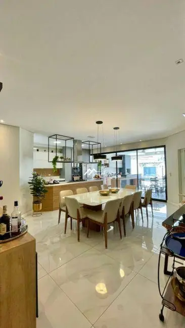 Foto 3 de Casa de Condomínio com 5 quartos à venda e para alugar, 760m2 em Sao Jose Dos Campos - SP