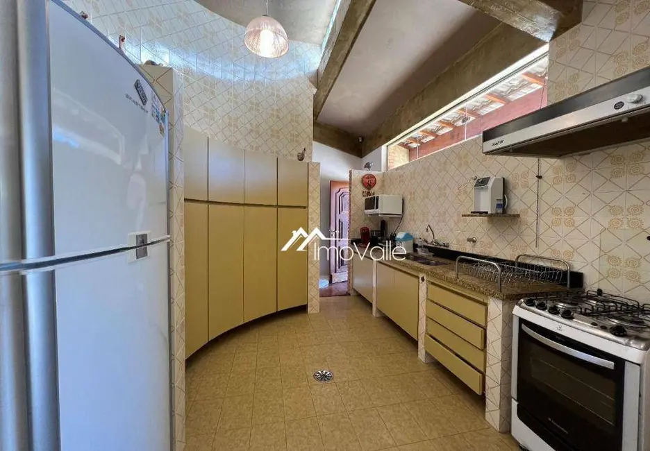 Foto 3 de Casa com 4 quartos à venda, 1085m2 em Campos Do Jordao - SP