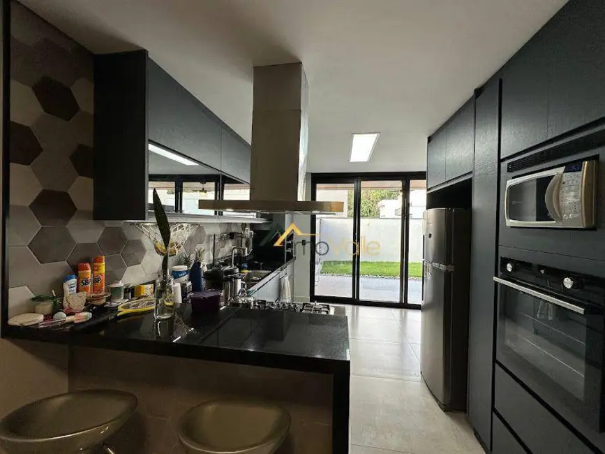 Foto 6 de Casa de Condomínio com 4 quartos à venda, 200m2 em Jardim Siesta, Jacarei - SP