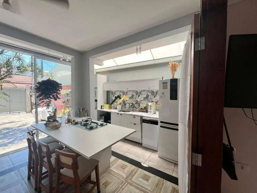 Foto 3 de Casa com 5 quartos à venda, 250m2 em Sao Jose Dos Campos - SP