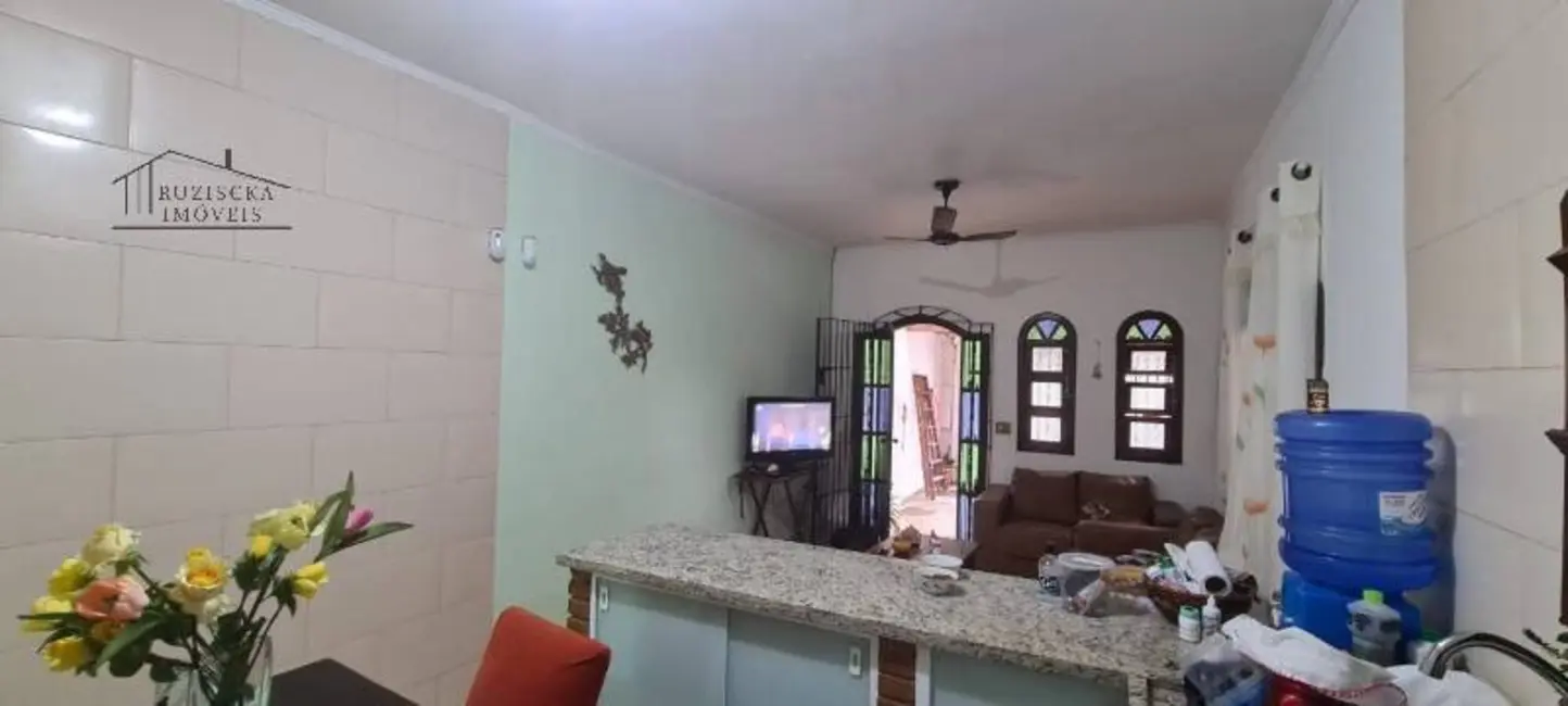 Foto 4 de Casa com 2 quartos à venda, 131m2 em Itanhaem - SP