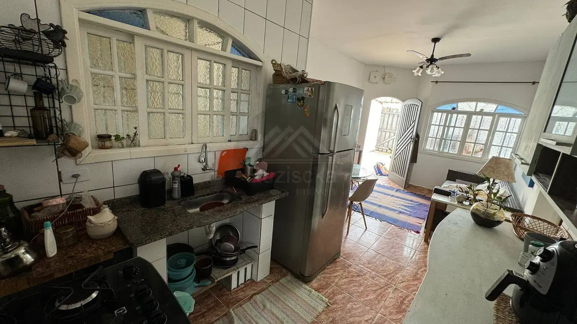 Foto 2 de Casa com 2 quartos à venda, 150m2 em Itanhaem - SP