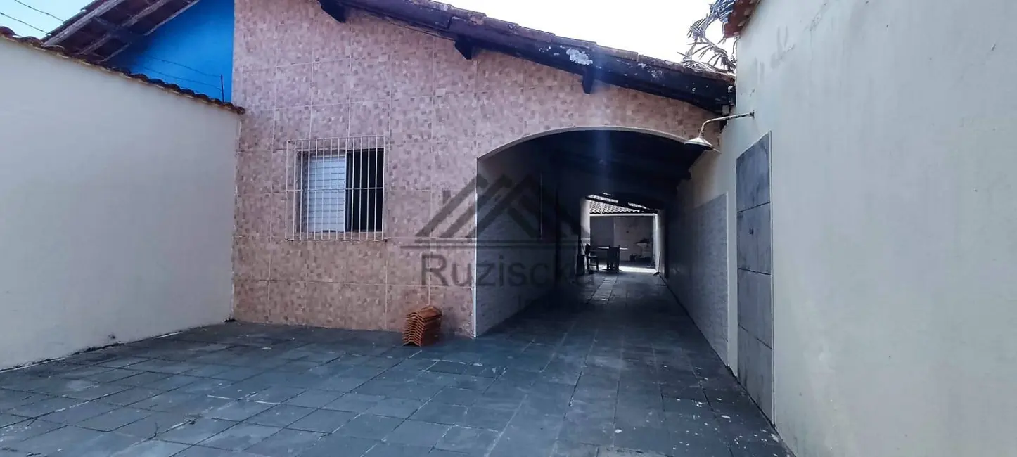 Foto 1 de Casa com 2 quartos à venda, 125m2 em Itanhaem - SP