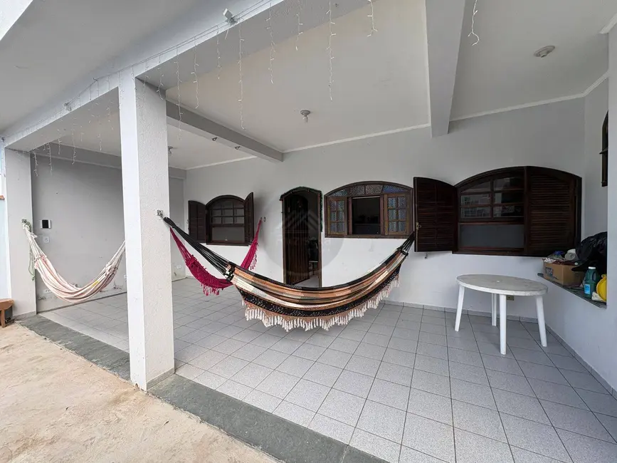 Foto 2 de Casa com 2 quartos à venda, 250m2 em Itanhaem - SP