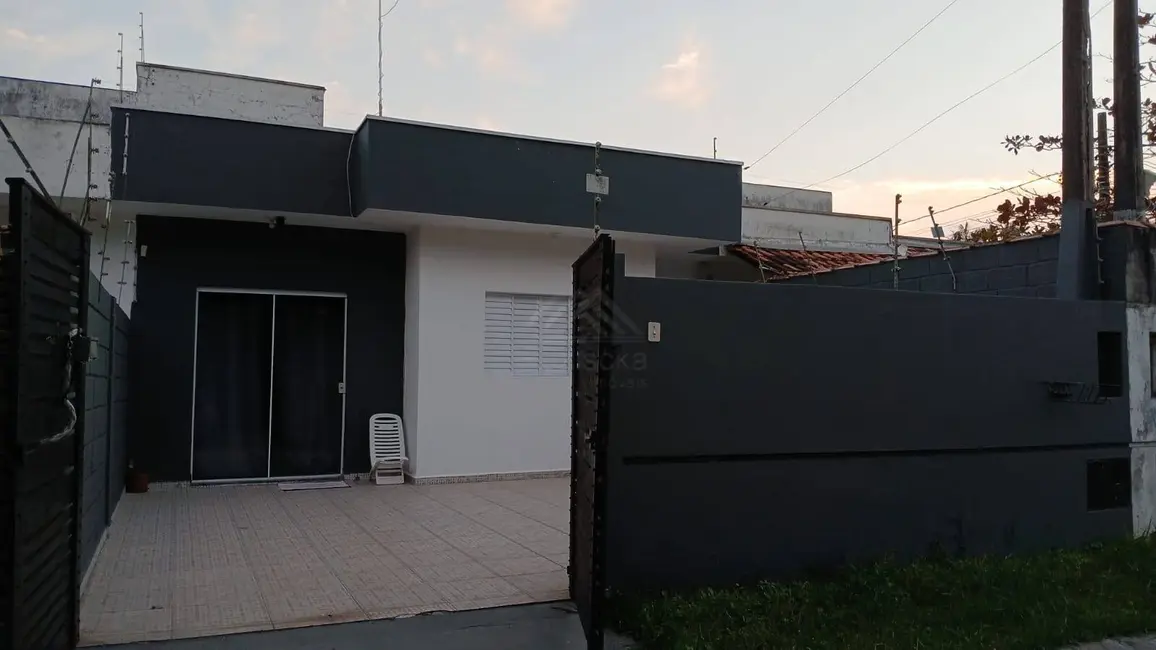Casa com 2 quartos à venda, 200m2 em Itanhaem - SP - imagem 2 Foto 2 de Casa com 2 quartos à venda, 200m2 em Itanhaem - SP