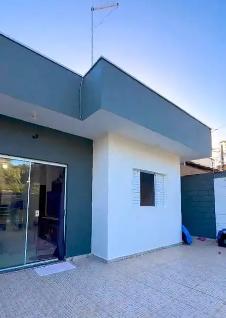 Casa com 2 quartos à venda, 200m2 em Itanhaem - SP - imagem 3 Foto 3 de Casa com 2 quartos à venda, 200m2 em Itanhaem - SP