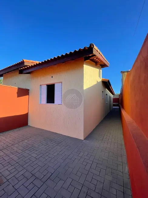 Foto 1 de Casa com 2 quartos à venda, 70m2 em Itanhaem - SP