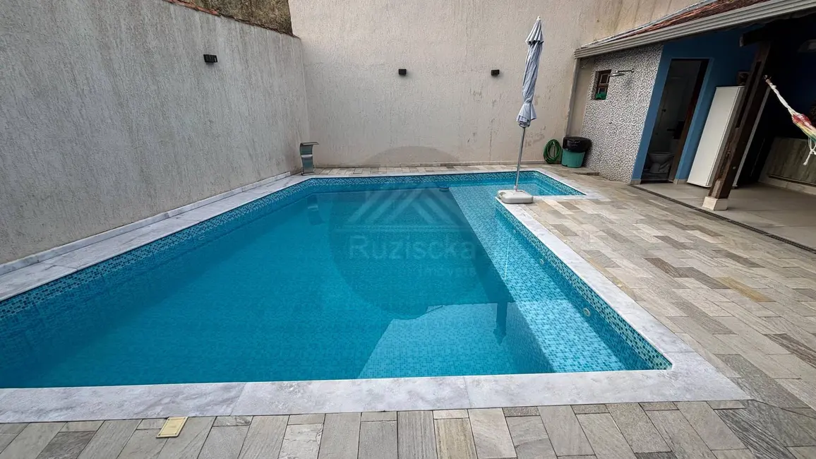 Foto 3 de Casa com 2 quartos à venda, 307m2 em Itanhaem - SP