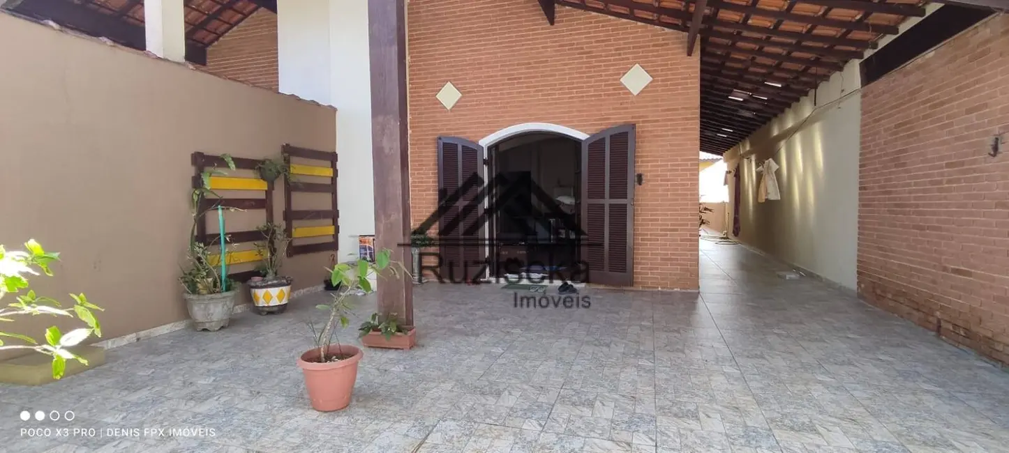 Foto 1 de Casa com 2 quartos à venda, 250m2 em Itanhaem - SP