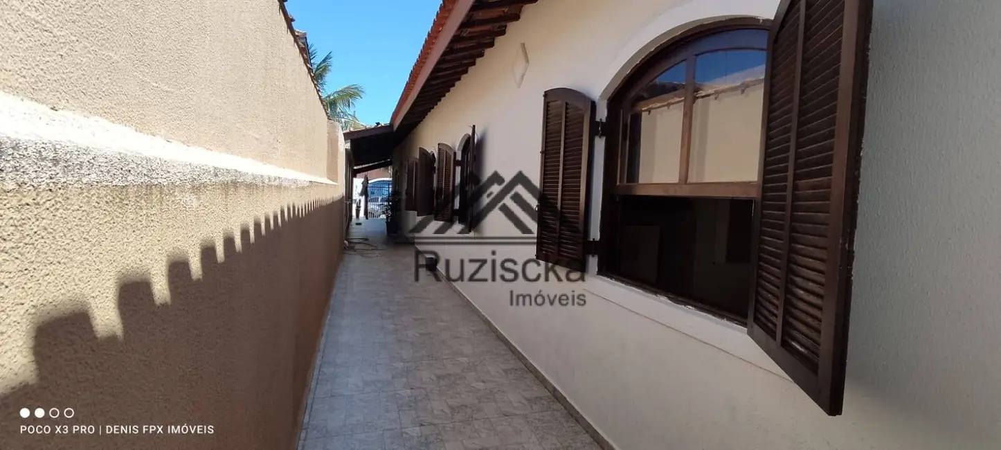 Foto 2 de Casa com 2 quartos à venda, 250m2 em Itanhaem - SP