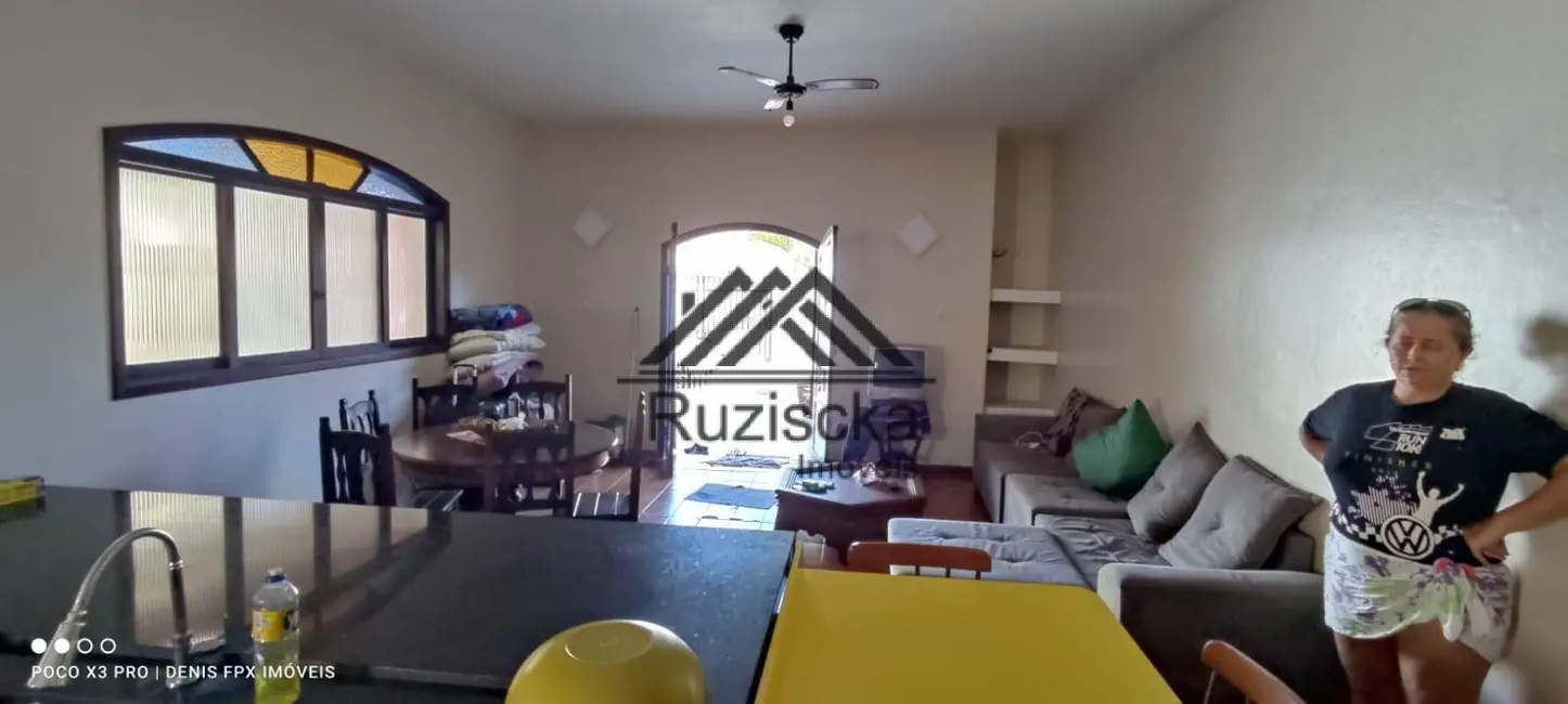 Foto 3 de Casa com 2 quartos à venda, 250m2 em Itanhaem - SP