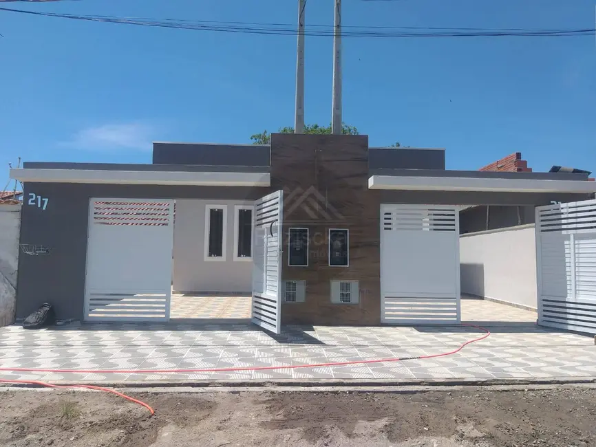Foto 1 de Casa com 2 quartos à venda, 125m2 em Itanhaem - SP