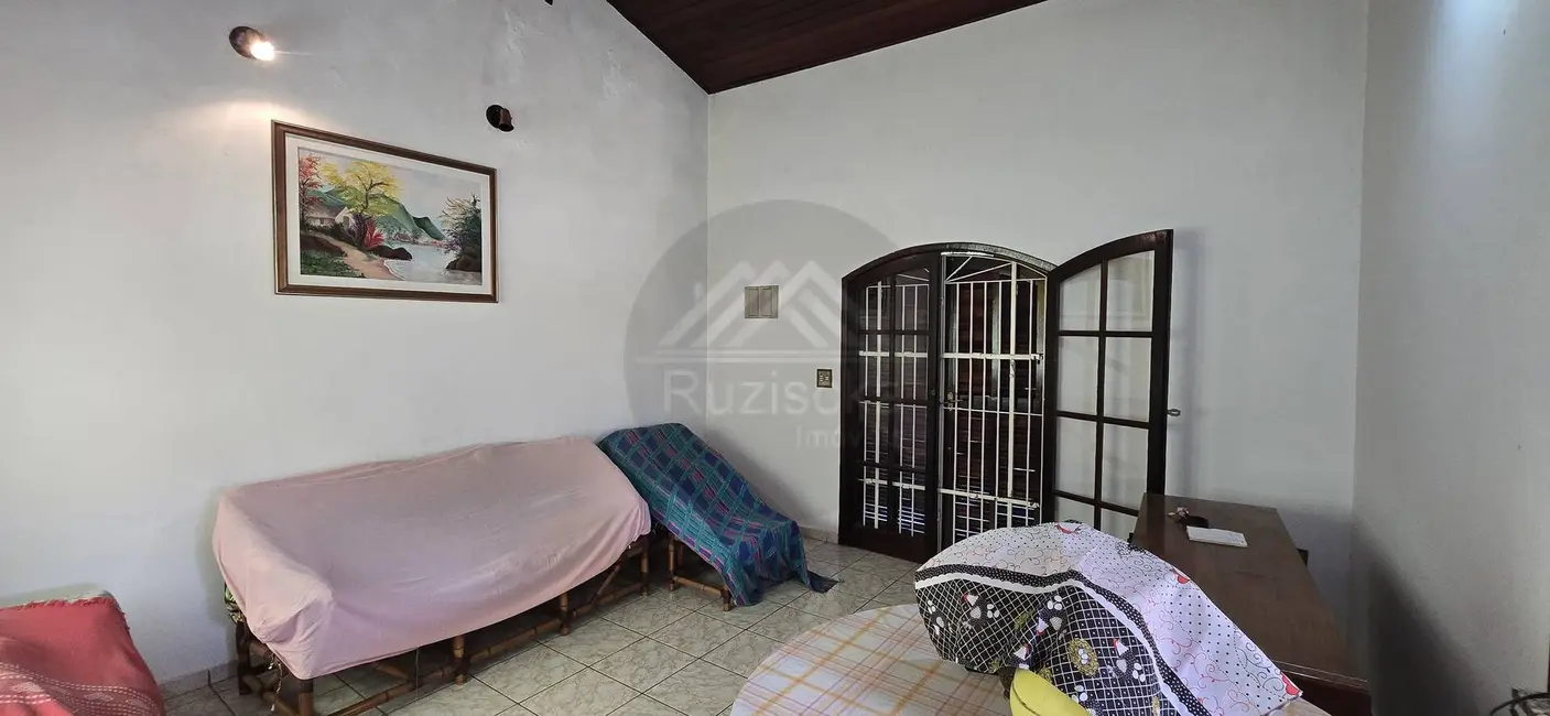 Foto 8 de Casa com 3 quartos à venda, 271m2 em Itanhaem - SP