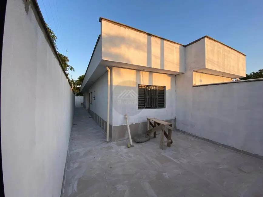 Foto 3 de Casa com 2 quartos à venda, 135m2 em Itanhaem - SP