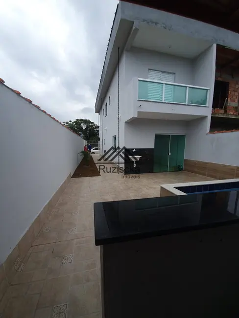Foto 2 de Casa com 2 quartos à venda, 144m2 em Itanhaem - SP