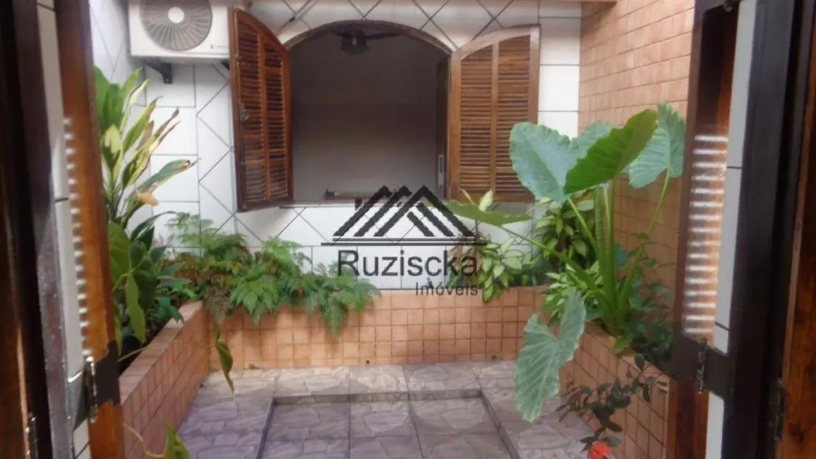 Casa com 3 quartos à venda, 250m2 em Itanhaem - SP - imagem 5 Foto 5 de Casa com 3 quartos à venda, 250m2 em Itanhaem - SP