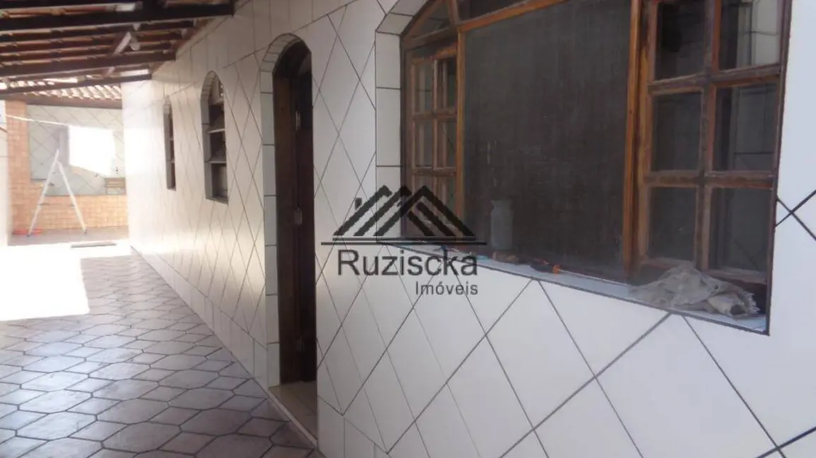 Casa com 3 quartos à venda, 250m2 em Itanhaem - SP - imagem 2 Foto 2 de Casa com 3 quartos à venda, 250m2 em Itanhaem - SP