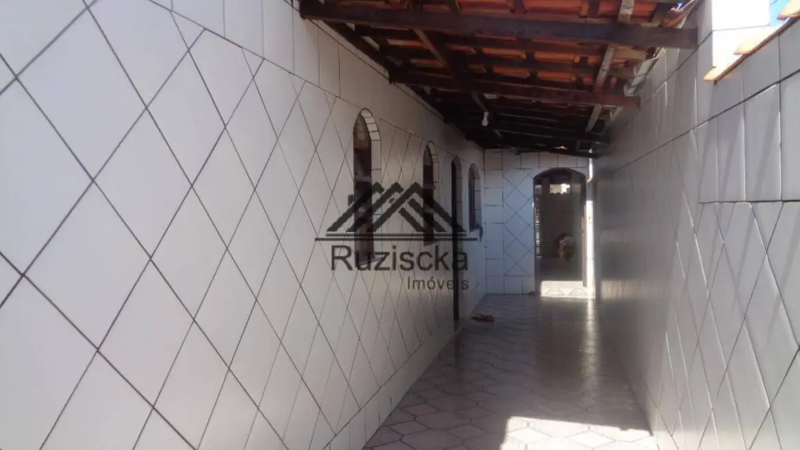 Casa com 3 quartos à venda, 250m2 em Itanhaem - SP - imagem 3 Foto 3 de Casa com 3 quartos à venda, 250m2 em Itanhaem - SP