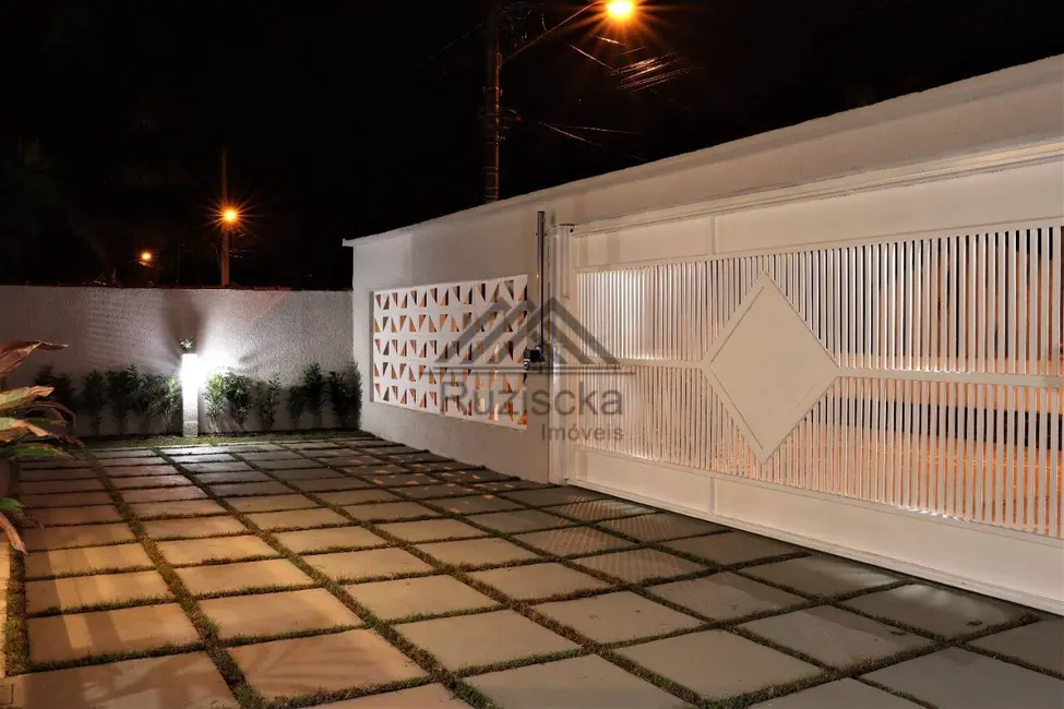 Casa com 3 quartos à venda, 371m2 em Itanhaem - SP - imagem 4 Foto 4 de Casa com 3 quartos à venda, 371m2 em Itanhaem - SP
