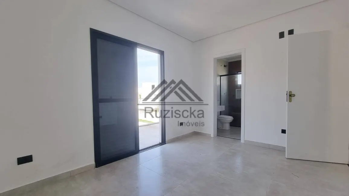 Foto 6 de Casa com 3 quartos à venda, 300m2 em Itanhaem - SP