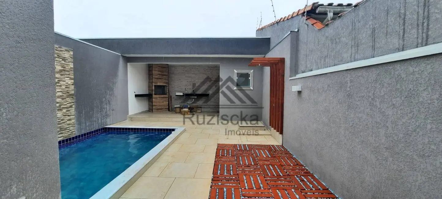 Foto 2 de Casa com 3 quartos à venda, 210m2 em Itanhaem - SP